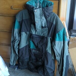 The North Face Black and Green Ski Snowboard Jacket Weather-Resistant